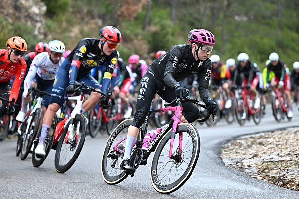 girodociclismo.com.br equipe do worldtour sofre forte reves na vespera time perde capitao ef education perde neilson powless para as classicas da primavera apos cirurgia no joelho image