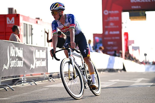 "Evenepoel quer vencer Tadej Pogacar, mas não vence corridas de uma semana", analistas criticam capacidade de Remco Evenepoel 4 girodociclismo.com.br evenepoel quer vencer tadej pogacar mas nao vence corridas de uma semana analistas criticam capacidade de remco evenepoel image 3