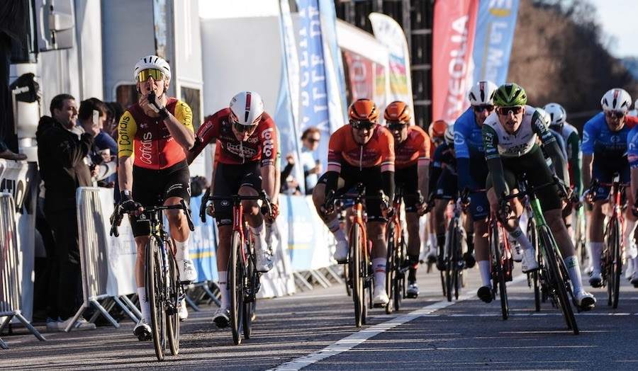 girodociclismo.com.br gp de marselha 2026 vitoria no sprint e polemica nos quilometros finais image 1