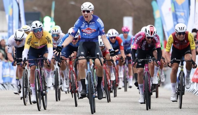 girodociclismo.com.br henri uhlig vence a 3a etapa da etoile de besseges e lukas kubis assume a lideranca confira os resultados e a chegada image