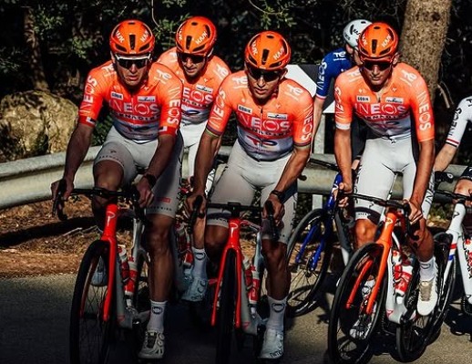 girodociclismo.com.br ineos grenadiers abandona as polemicas bermudas cinzas image 2