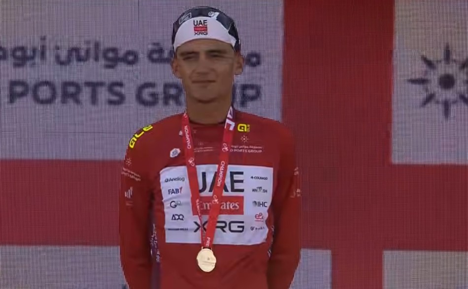 girodociclismo.com.br isaac del toro surpreende sprinters e vence a 1a etapa do uae tour e assume lideranca confira os resultados e a chegada image 1