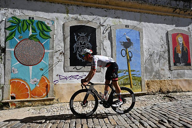 girodociclismo.com.br joao almeida fala antes da decisiva 5a etapa da volta ao algarve uma vitoria na classificacao geral e possivel assista o video image