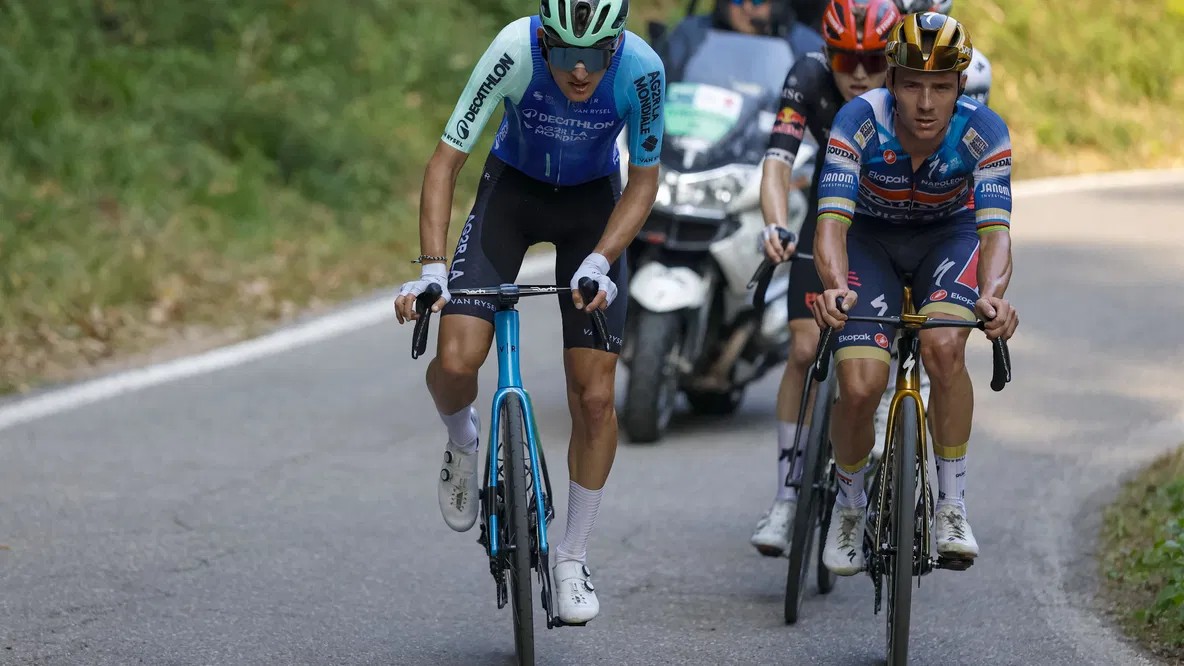 girodociclismo.com.br johan bruyneel analisa os jovens prodigios do worldtour paul seixas e provavelmente o melhor ciclista de 18 anos que ja vimos assista o video image