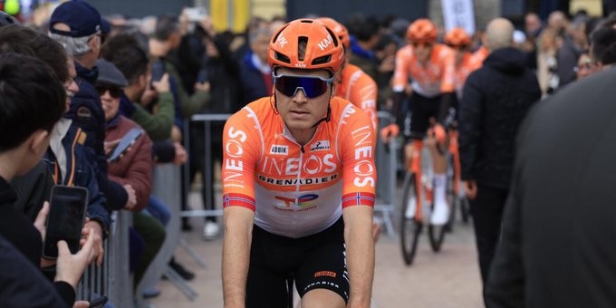 girodociclismo.com.br mais uma baixa na volta a valencia ciclista da ineos grenadiers tem fratura confirmada e abandona a competicao image 1
