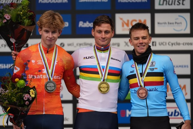 girodociclismo.com.br mathieu van der poel domina campeonato mundial de hulst e conquista historico 8o titulo confira os resultados e a chegada image 12
