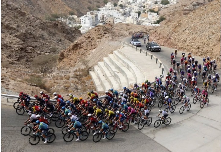 girodociclismo.com.br mauro schmid bate adam yates e vence o muscat classic confira os resultados e assista a chegada image