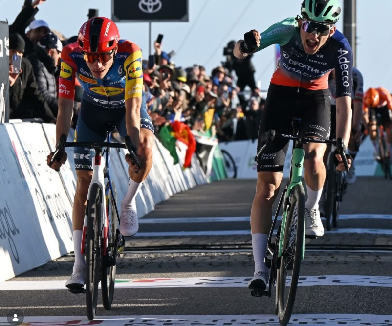 girodociclismo.com.br o paul seixas foi mais inteligente do que eu juan ayuso admite erro na chegada da 2a etapa da volta ao algarve image