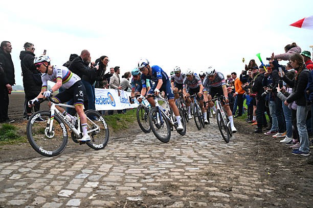 Paris-Roubaix 2026 revela percurso com subida de 800 m de paralelepípedos, confira as equipes confirmadas 3 girodociclismo.com.br paris roubaix 2026 revela percurso com subida de paralelepipedos incluida confira tambem as equipes confirmadas image 1