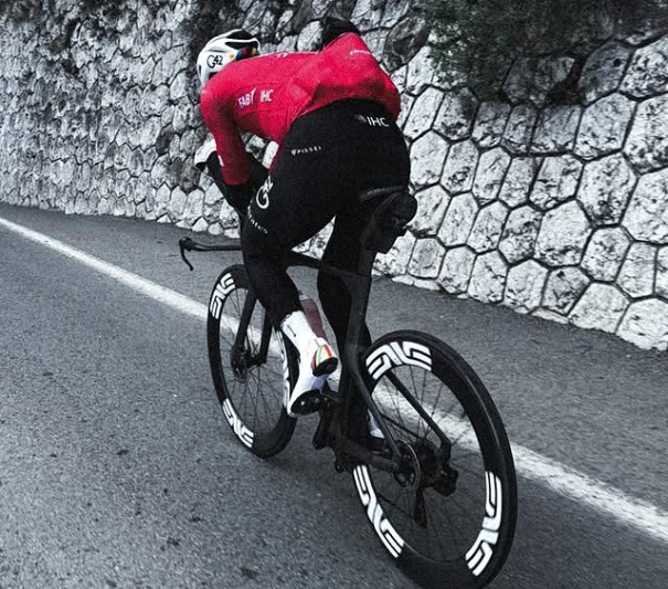 girodociclismo.com.br pogacar testa possivel nova bicicleta de contrarrelogio mais leve image