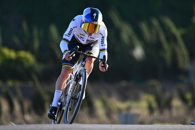 girodociclismo.com.br remco evenepoel confirma favoritismo e vence o contrarrelogio da volta a valencia confira os resultados e a chegada image