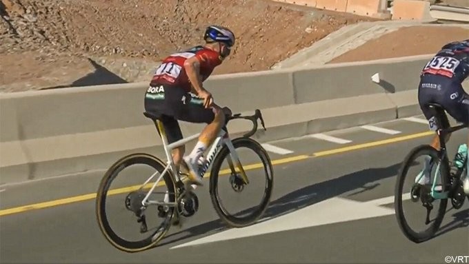 girodociclismo.com.br remco evenepoel enfrenta dia dificil na montanha e perde lideranca no uae tour image