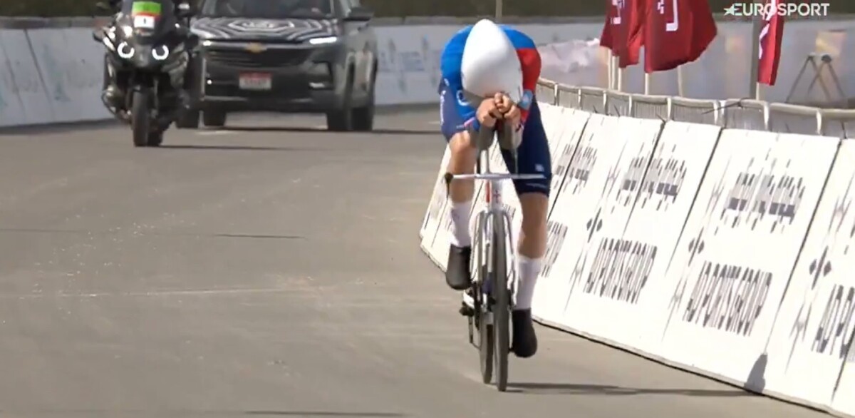 girodociclismo.com.br remco evenepoel vence contrarrelogio e assume lideranca do uae tour confira os resultados e a chegada image 7