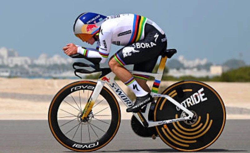 girodociclismo.com.br remco evenepoel vence contrarrelogio e assume lideranca do uae tour confira os resultados e a chegada image 8