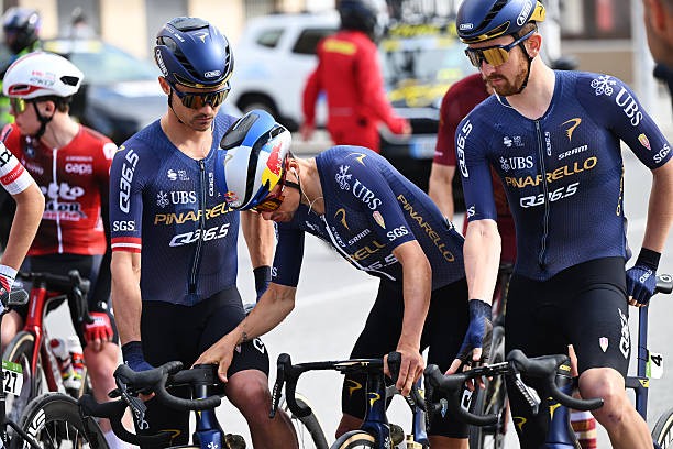 girodociclismo.com.br tom pidcock impressiona a pinarello q36 5 francamente o cara nao consegue perder em nada image 2