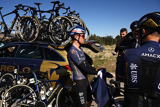 girodociclismo.com.br tom pidcock impressiona a pinarello q36 5 francamente o cara nao consegue perder em nada image 3