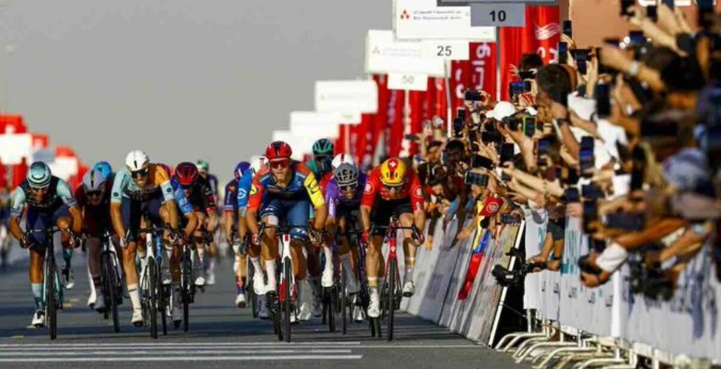 girodociclismo.com.br uae tour 2026 jonathan milan bate novamente sprint e vence a 5a etapa confira os resultados e a chegada image 2
