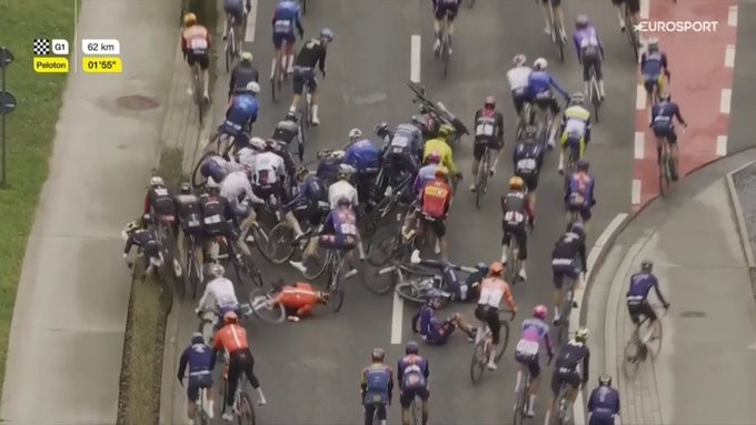 girodociclismo.com.br van der poel domina edicao caotica e conquista vitoria historica na omloop image 9