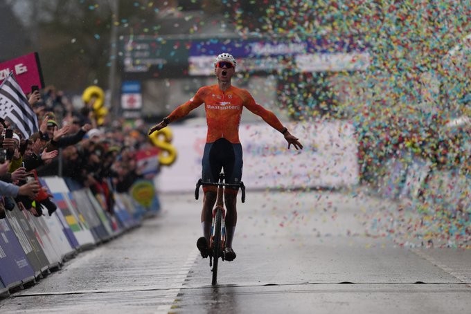 girodociclismo.com.br van der poel entra para a historia com oitavo titulo mundial de ciclocross image 3