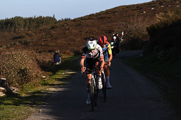 girodociclismo.com.br volta ao algarve 2026 paul seixas vence 2a etapa juan ayuso assume lideranca confira os resultados e assista a chegada image 10