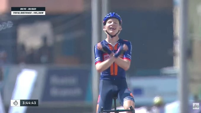 girodociclismo.com.br zomermaand conquista etapa e celebra primeira vitoria profissional no tour de ruanda image 2
