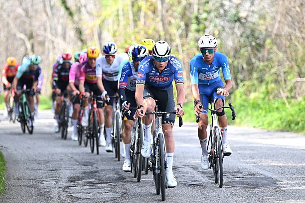 girodociclismo.com.br campeao da vuelta a espana critica fortemente mathieu van der poel voce e um completo idiota assista o video image 2