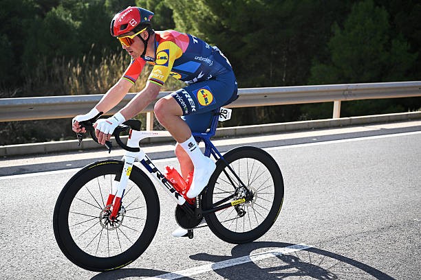 girodociclismo.com.br capitao da lidl trek pessimista sobre recuperacao para as classicas da primavera os ossos ainda nao cicatrizaram assista o video image