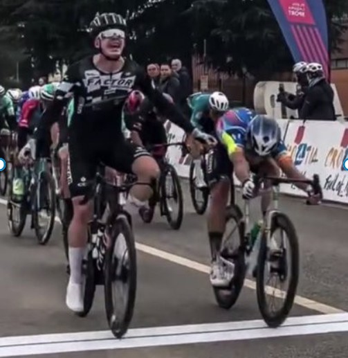 girodociclismo.com.br competicao da uci termina com dois campeoes apos final inusitado assista o video image 4