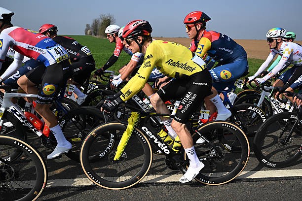 girodociclismo.com.br estreia tensa de jonas vingegaard na paris nice 2026 image 1