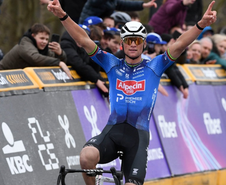 girodociclismo.com.br eu gritei seu idiota entao eu dissr mathieu van der poel vai ganhar ciclista do worldtour revela curiosidade na omloop nieuwsblad image