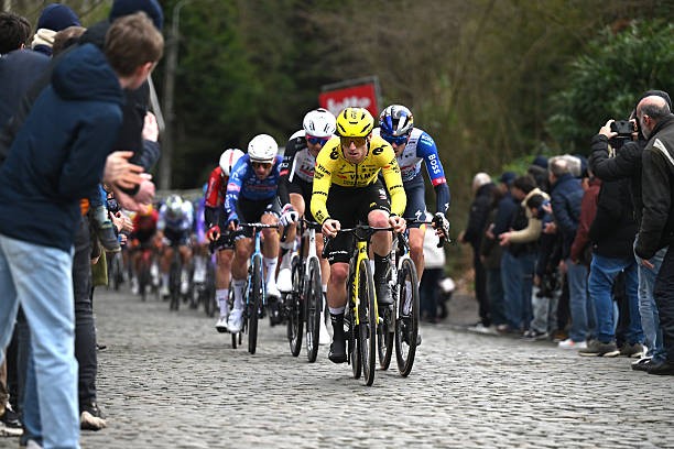 girodociclismo.com.br foi uma loucura voce ve uma queda atras da outra e assustador campeao da kuurne bruxelas kuurne revela superacao em vitoria image