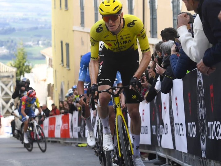 girodociclismo.com.br forte discussao com matteo jorgenson marca final da etapa rainha do tirreno adriatico ciclistas precisaram ser separados para evitar briga image
