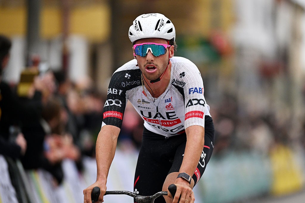 girodociclismo.com.br gregario de tadej pogacar tem fratura e cirurgia confirmada e passa a ser duvida no auxilio a joao almeida no giro ditalia image