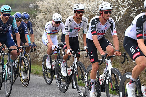 girodociclismo.com.br isaac del toro celebra podio e destaca estrategia da uae apos vitoria de pogacar na strade bianche image 4