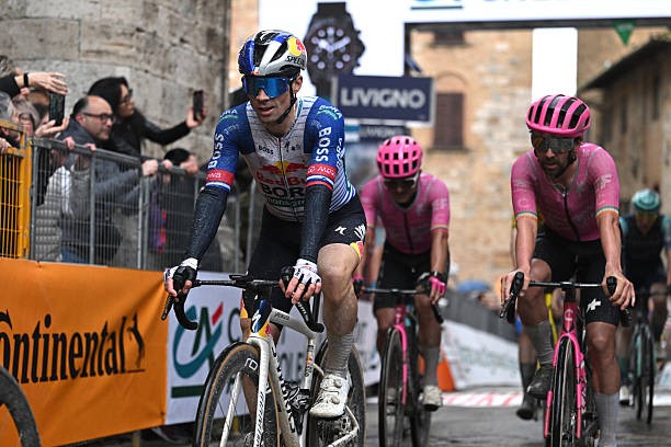 girodociclismo.com.br isaac del toro fala apos assumir lideranca da tirreno adriatico era algo que eu queria este ano assista o video image