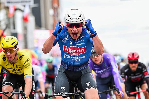 girodociclismo.com.br jasper philipsen vence edicao epica da in flanders fields 2026 apos sprint dramatico image 4