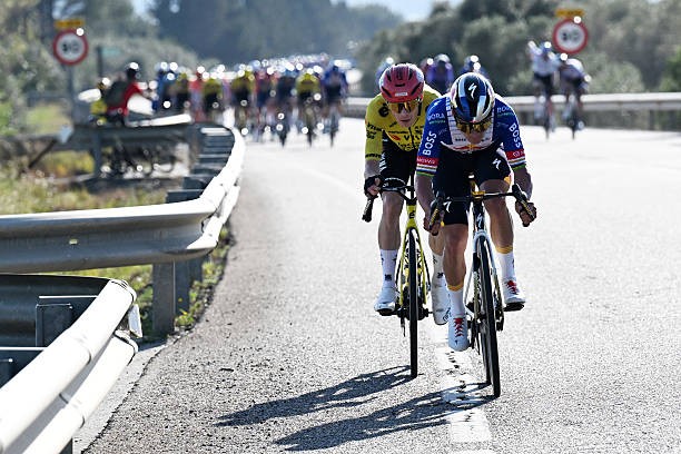 girodociclismo.com.br jonas vingegaard admite discussao com remco evenepoel na volta a catalunya ele nao estava muito feliz comigo assista o video image