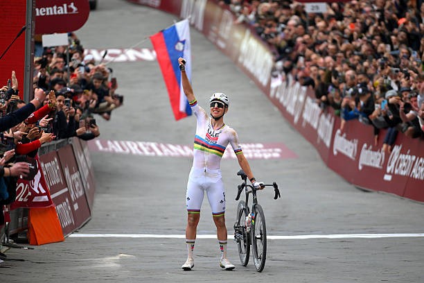 girodociclismo.com.br jonas vingegaard mandou uma mensagem para tadej pogacar vitoria do dinamarques reacende rivalidade do tour de france pogacar strade bianche 2026