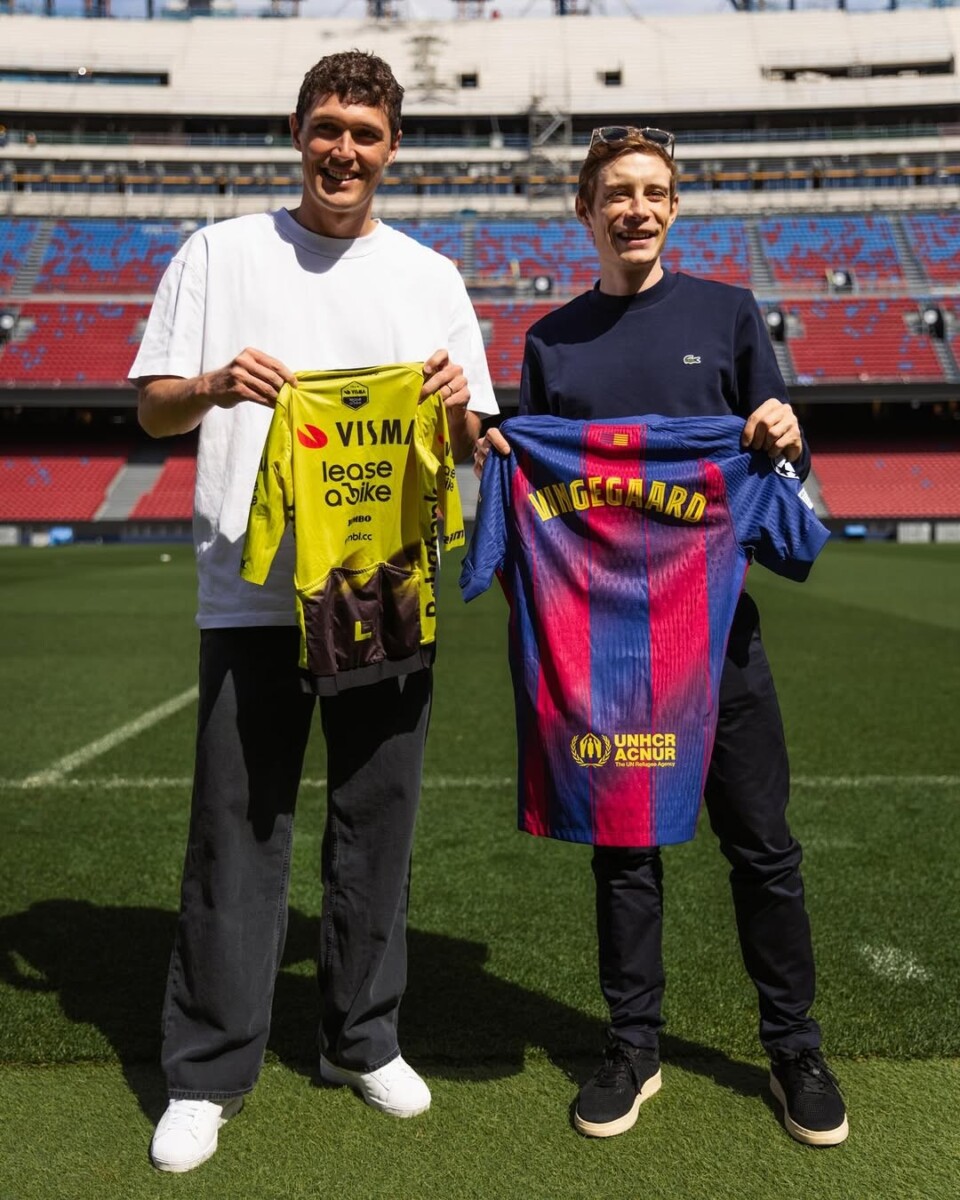 girodociclismo.com.br jonas vingegaard no futebol apos vitoria dinamarques recebe convite para visita ao estadio do barcelona image