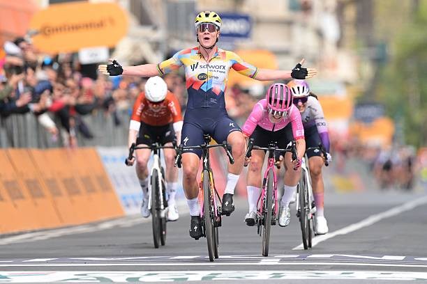girodociclismo.com.br kopecky vence a milano sanremo donne apos sprint decisivo em sanremo image 1