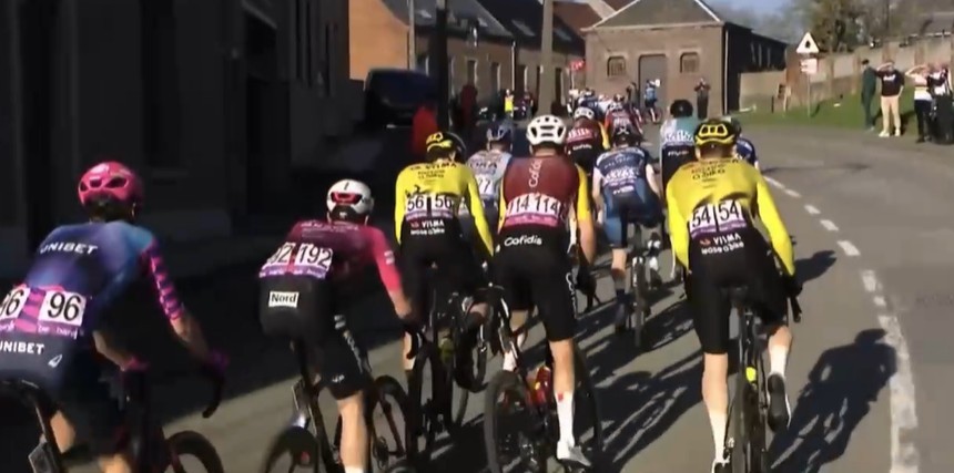 girodociclismo.com.br le samyn 2026 jordi meeus vence em sprint eletrizante wout van aert sofre furo e fica fora confira os resultados e a chegada image