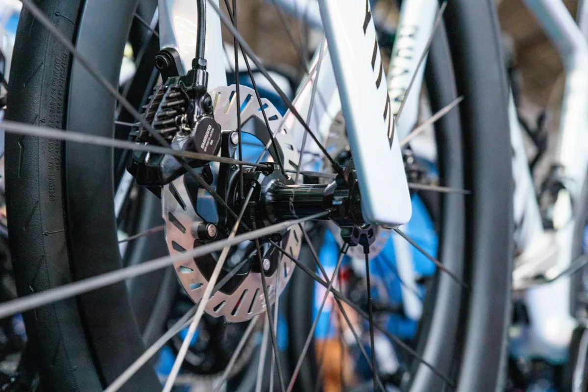 girodociclismo.com.br mathieu van der poel utilizou rodas ineditas da shimano na omloop nieuwsblad modelo pode ser a nova dura ace c50 image