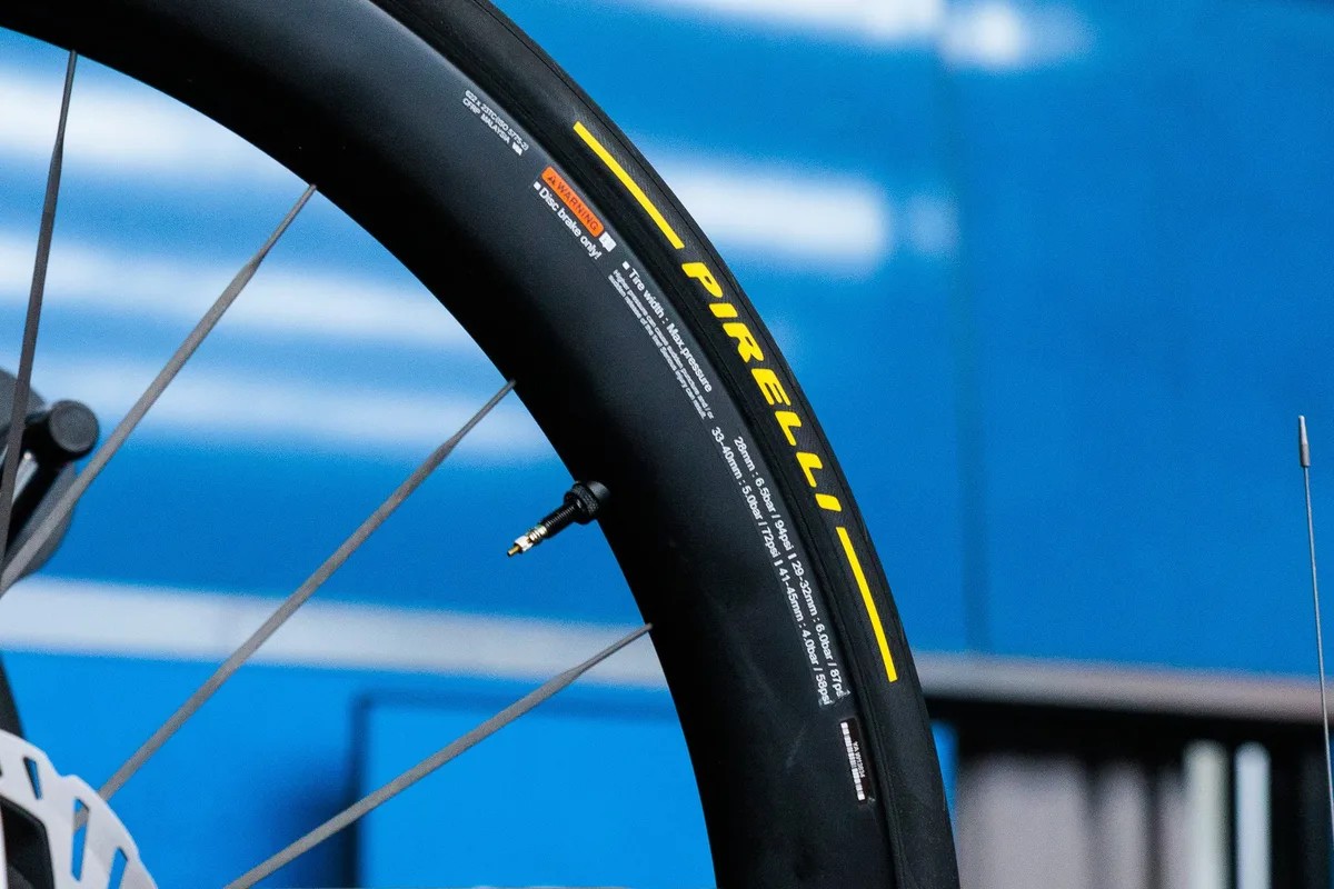 girodociclismo.com.br mathieu van der poel utilizou rodas ineditas da shimano na omloop nieuwsblad modelo pode ser o novo dura ace c50 image 3