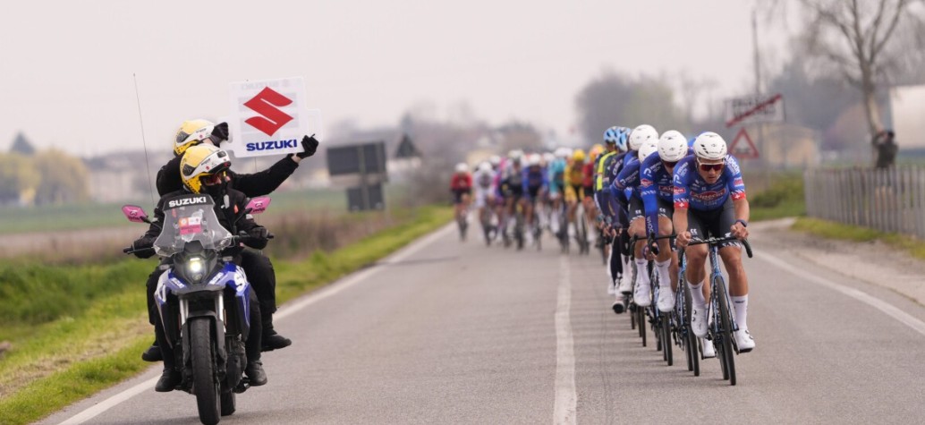 girodociclismo.com.br milan sanremo 2026 mathieu van der poel bate tadej pogacar e e campeao confira os resultados e a chegada image 5