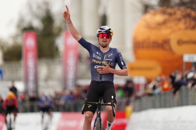 girodociclismo.com.br milano torino 2026 tom pidcock vence apos poderoso ataque confira os resultados e a chegada image