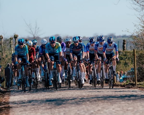 girodociclismo.com.br nokere koerse 2026 jasper philipsen vence em sprint eletrizante confira os resultados e a chegada image 6