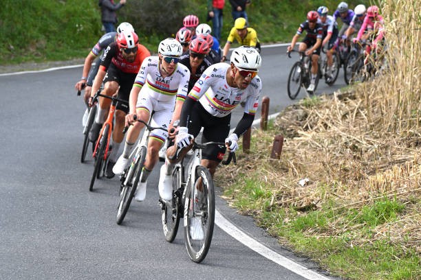 girodociclismo.com.br pogacar inicia temporada como favorito na strade bianche e testa forma na cipressa image 2