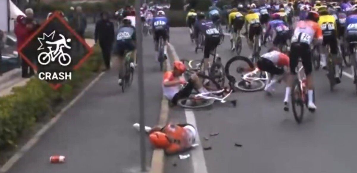 girodociclismo.com.br queda na milan san remo revela lesao mais grave de michal kwiatkowski e preocupa sequencia da temporada image 3