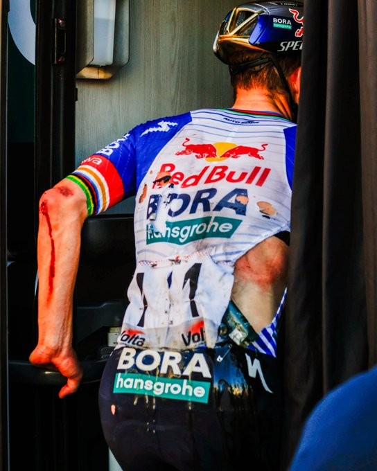 girodociclismo.com.br remco evenepoel comenta discussao com jonas vingegaard eu pedi so um pouco de revezamento assista o video image 1