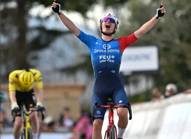 girodociclismo.com.br romain gregoire bate matteo jorgenson no sprint e vence a faun drome classic confira os resultados e a chegada image 2